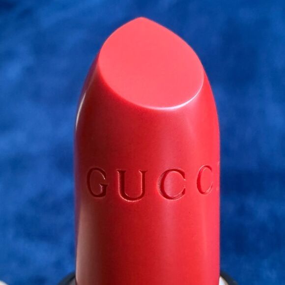 GUCCI ROUGE À LÈVRES VOILE – GOLDIE RED 25 | VINTAGE FLORAL - Picture 13 of 17